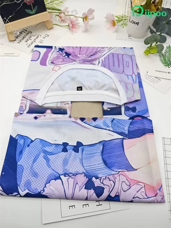 Obraz przedstawiający ogólny wygląd i projekt spersonalizowanej koszulki anime Diipoo.