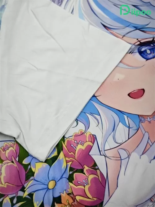 Zdjęcie przedstawiające fakturę i wygląd materiału modalnego używanego do produkcji koszulek anime Diipoo.