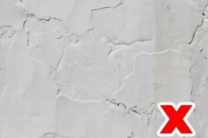 Ikona ostrzegawcza informująca, że plakatu nie należy naklejać na nierównych powierzchniach